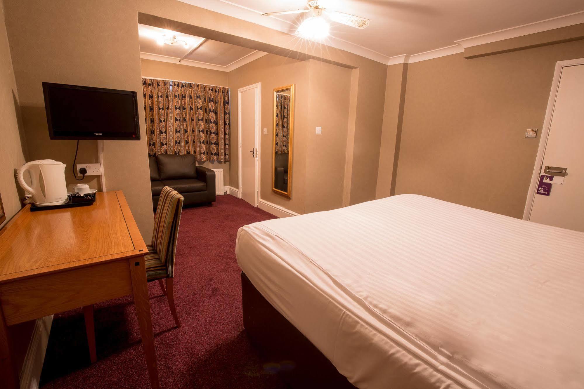 Rossmore Hotel Ίλφορντ Εξωτερικό φωτογραφία